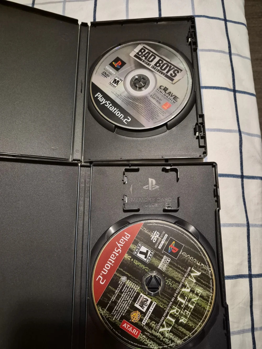 Sony PlayStation 2 Game Disc Bundle with Black and Red Cases. Lot Of 6